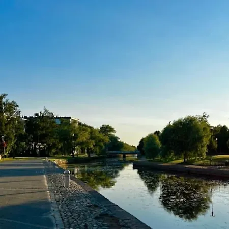 Hotel Kaksio Kanaalin Partaalla *