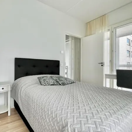 Kaksio Kanaalin Partaalla * راوما