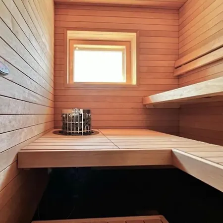 Kaksio Kanaalin Partaalla *